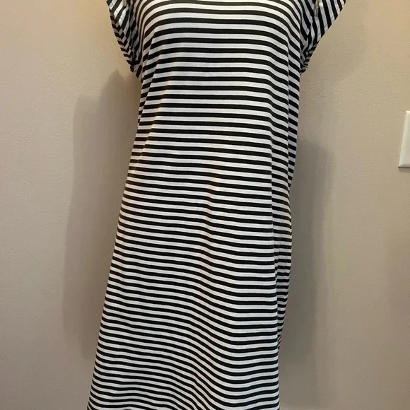 #307 Michael Kors Olive and White Striped Dress In Excellent condition. - Picture 4 of 11
